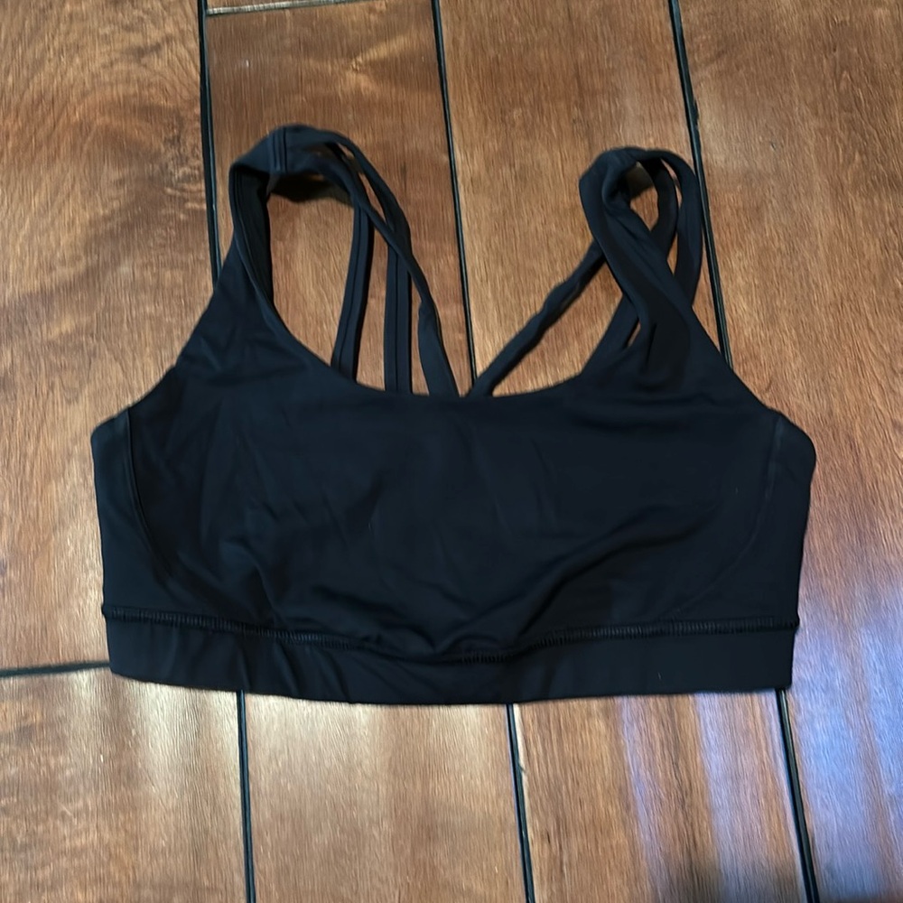 Women’s black Lululemon athletic bra size 8 excellent condition no rips/stains